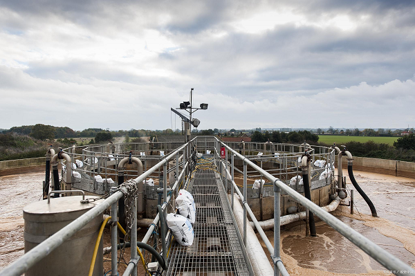 （圖：垃圾滲濾液泡沫現(xiàn)場）