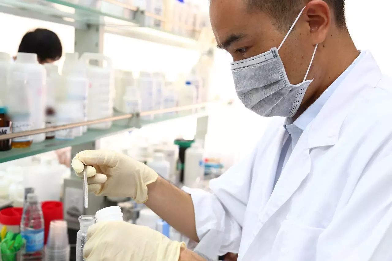 （圖：建材消泡劑實驗）