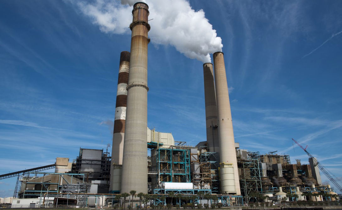 （圖：電廠脫硫塔）