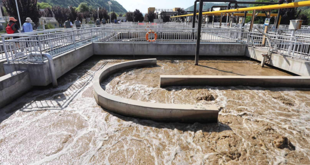 (圖:盾構(gòu)泥沙清洗廢水起泡現(xiàn)場(chǎng))